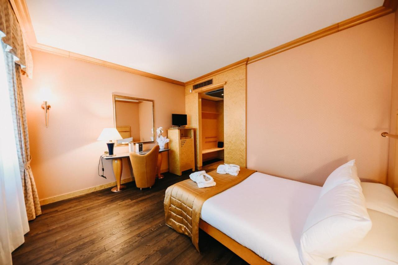 פומזיה Shg Hotel Antonella מראה חיצוני תמונה
