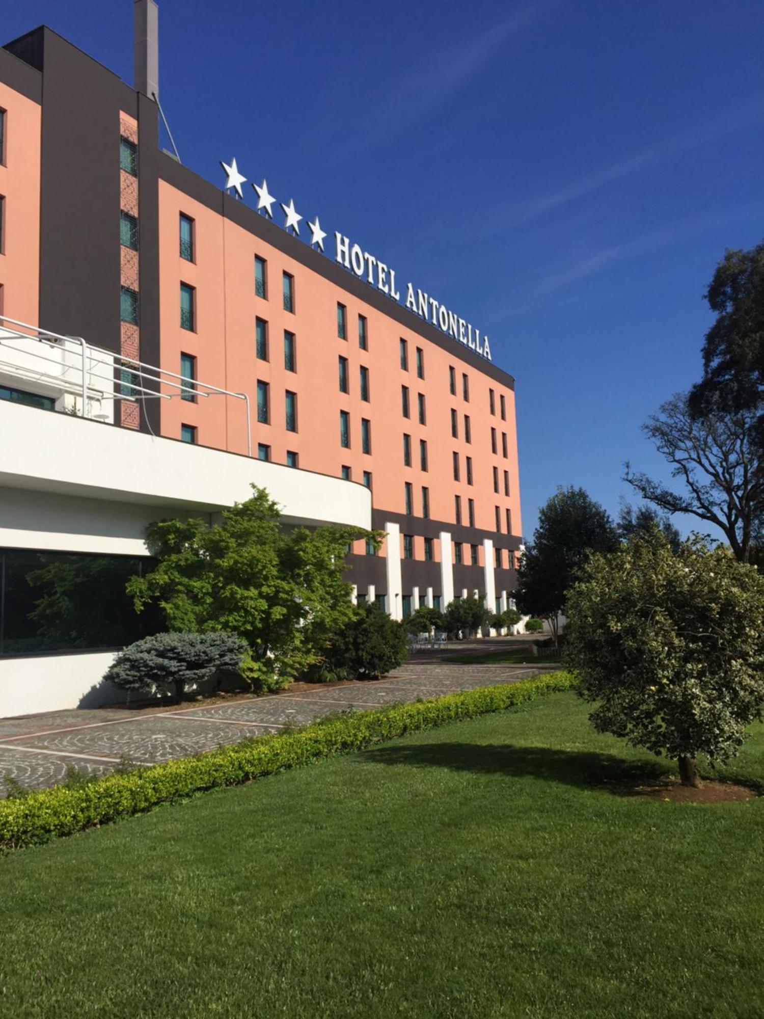 פומזיה Shg Hotel Antonella מראה חיצוני תמונה